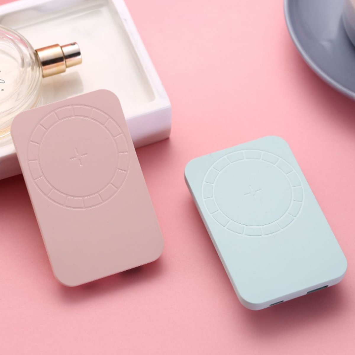 Kabelloses magnetisches Ladegerät und Powerbank für iPhone 12