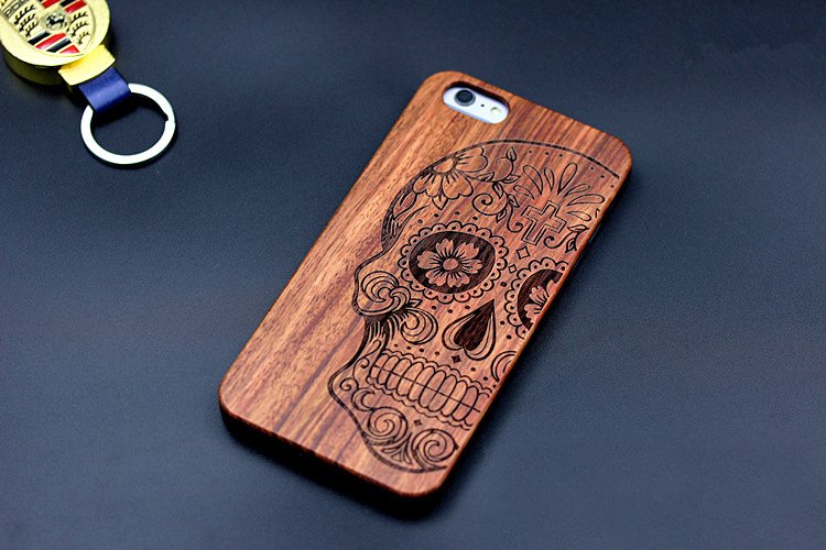 Holz Totenkopf iPhone Hülle