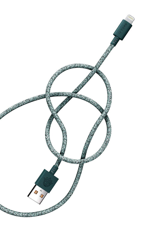 Cable Lightning verde para iPhone · 2 metros · Fabricado con redes de pesca recicladas
