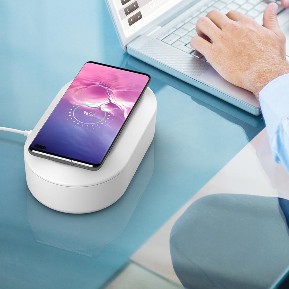 SaniCharge II es un dispositivo 3 en 1 que desinfecta y carga tu teléfono móvil.