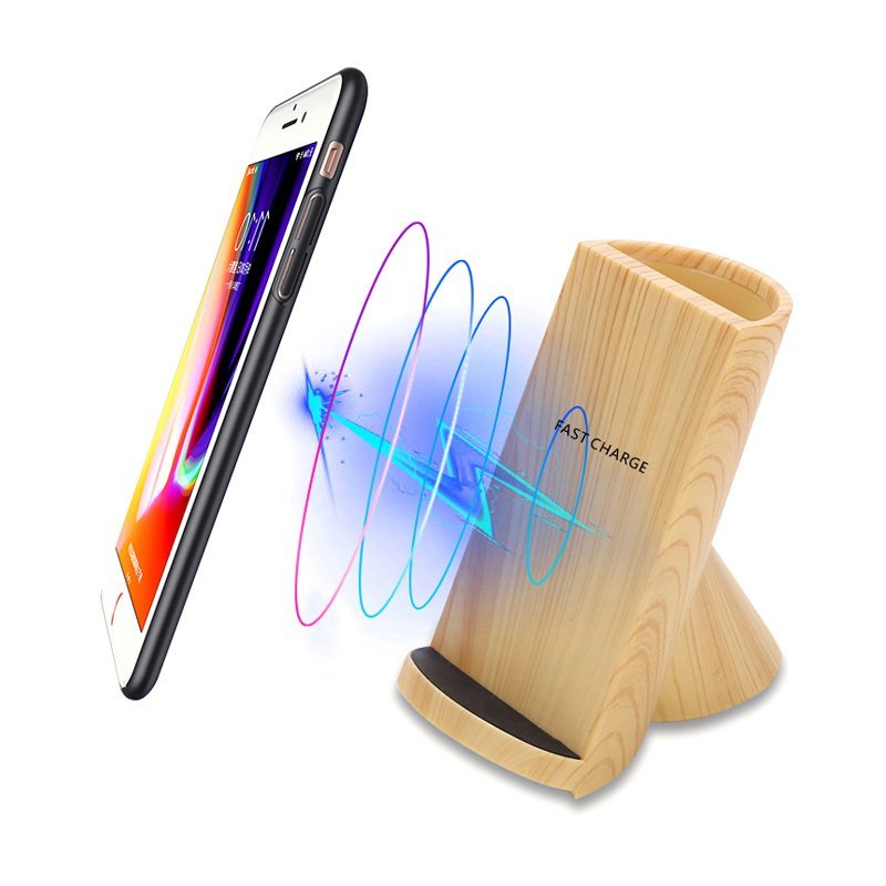 Stiftehalter mit Holzmaserung und kabelloser Ladefunktion