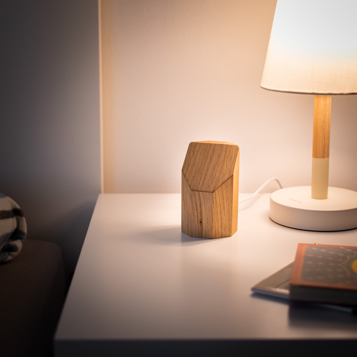 Kabelloses MagSafe-Ladegerät aus Holz für iPhone, Android. Schnelles Qi2 25W
